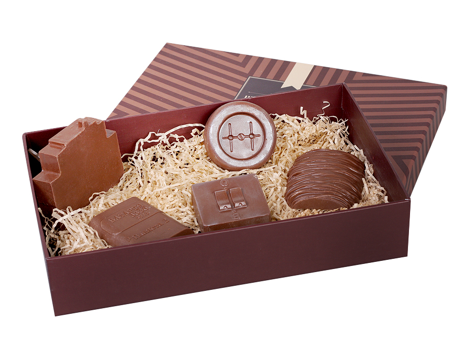 Шоколад продукт. Фигурный шоколад. Шоколадный набор. Подарочный набор "шоколады". Шоколадные подарки.